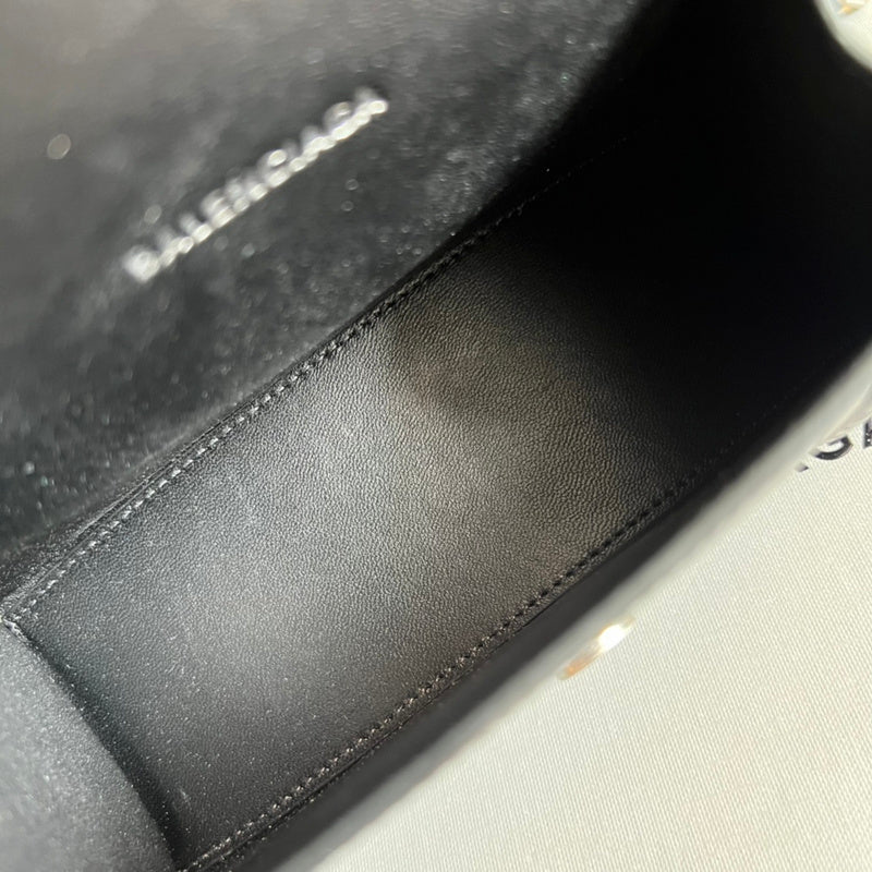 Close-up detail of everyday-luxe refined women's handbag – women's luxury handbag