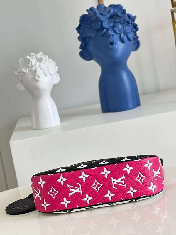 Back view of everyday-luxe modern women's handbag – women's designer-style accessory