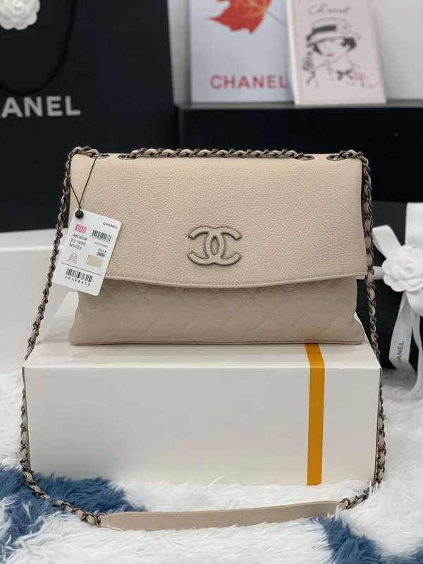Zivas Charm Everyday Sophistication Luxury Handbag (Versatile Style Statement) – Detail View