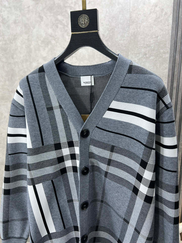 Full silhouette view of Burberry luxury piece style No.342