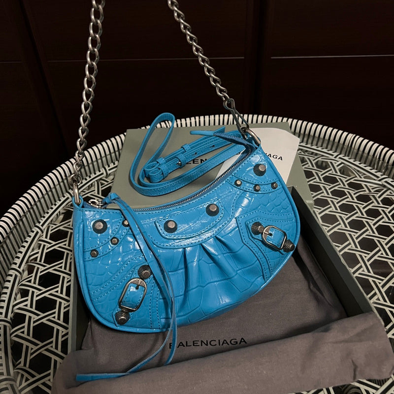 Front view of elevated modern women's handbag – women's luxury accessory