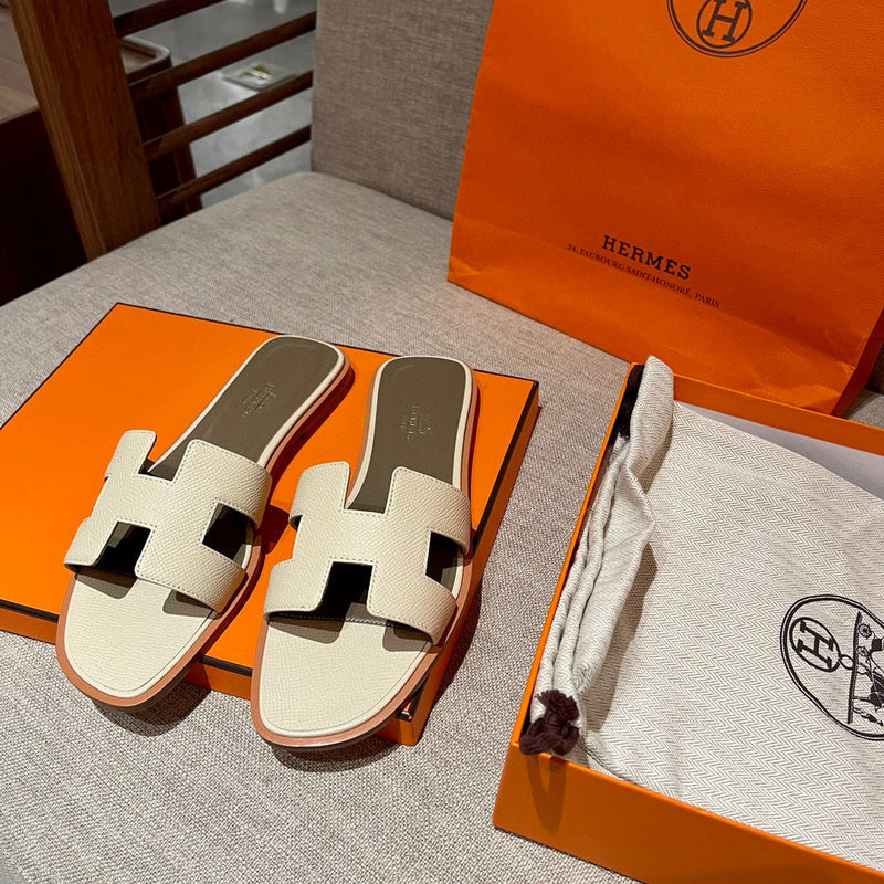 Hermès Beige Platform Sandals - Detail Shot of Craftsmanship