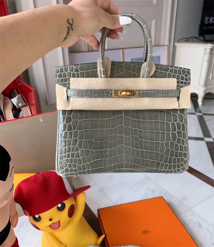  Versatile handbag front view 7