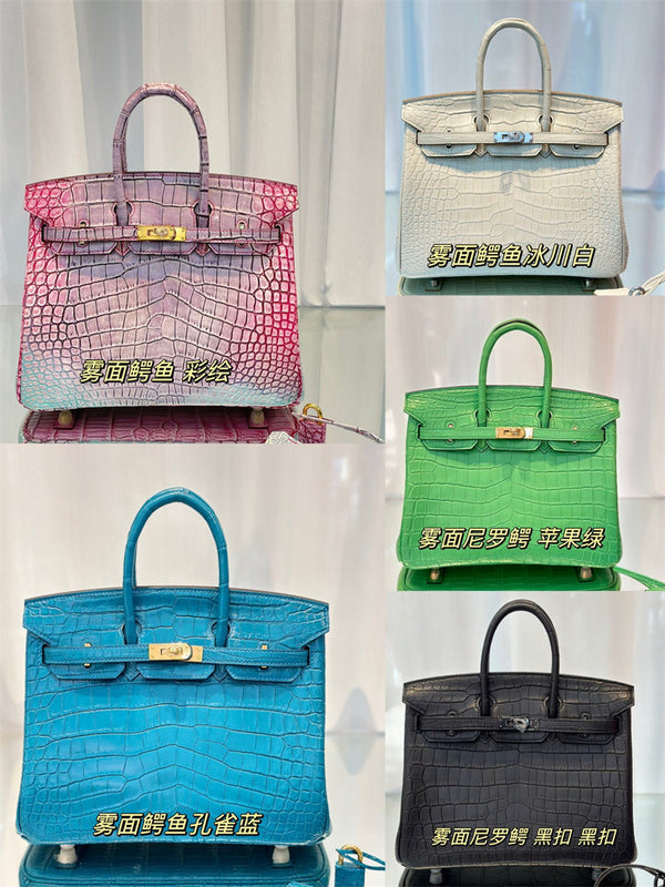  Refined structured bag carried on shoulder