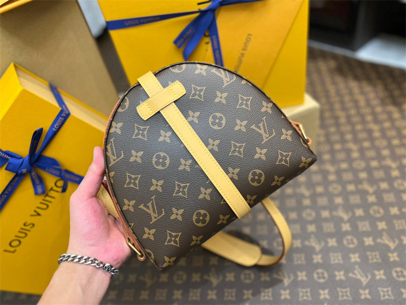  shopper bag interior and compartment view 9