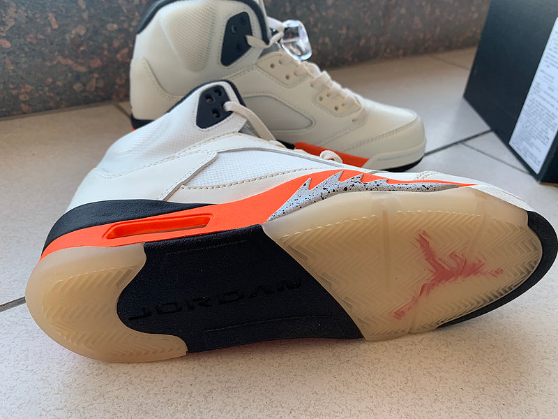 Nike Men's & Women's Iconic Street Trainers — Style 179 interior view