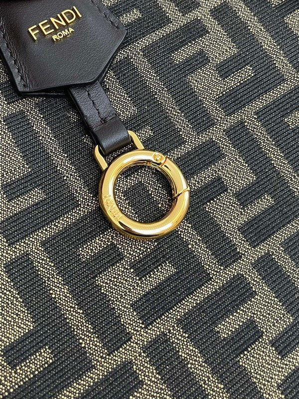 Ziva's Charm handbag – interior view (32.5cm*32.5cm*27.5cm)