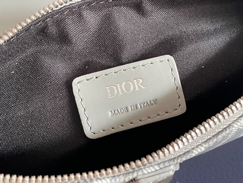 Side profile of sleek polished women's handbag – women's luxury accessory
