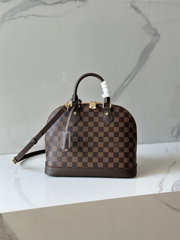  structured shopper bag styled with outfit 12