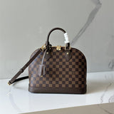  structured shopper bag styled with outfit 12