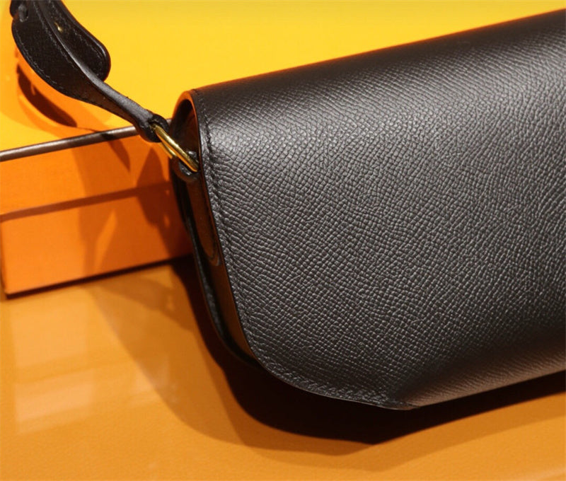  structured bag close-up of hardware and finish 17