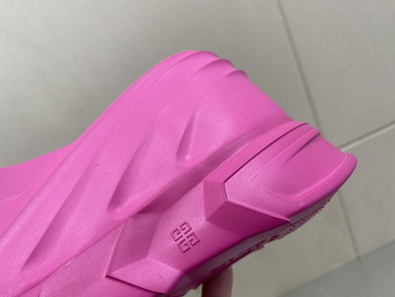 Givenchy shoes Style 169 - side profile detail