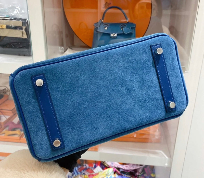 Crisp handbag styled for everyday wear