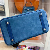 Crisp handbag styled for everyday wear