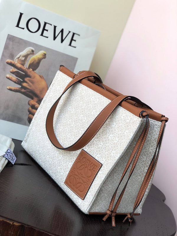 Ziva's Charm handbag – carry view (35cm*27cm*19cm)