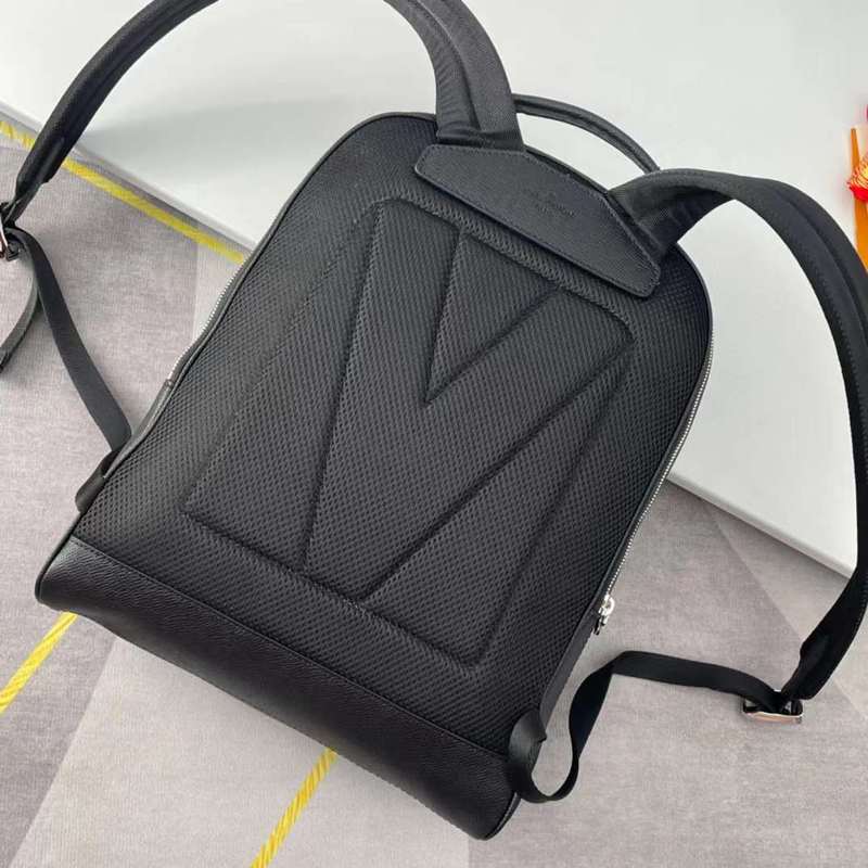 Interior view of everyday-luxe signature women's handbag – women's everyday handbag