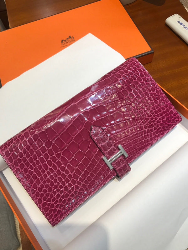 Side view of crisp structured handbag