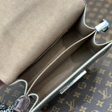  Streamlined shoulder bag front view 7