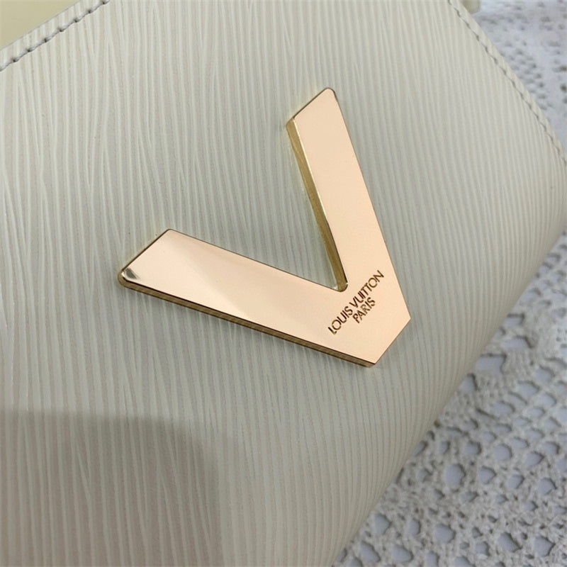  effortless everyday bag detail view showing craftsmanship 8