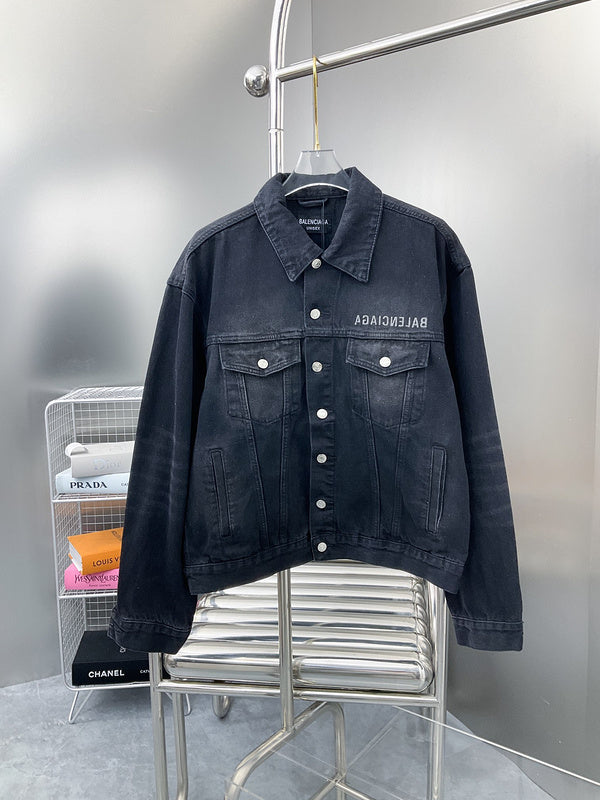Side profile view of Balenciaga luxury piece style No.223