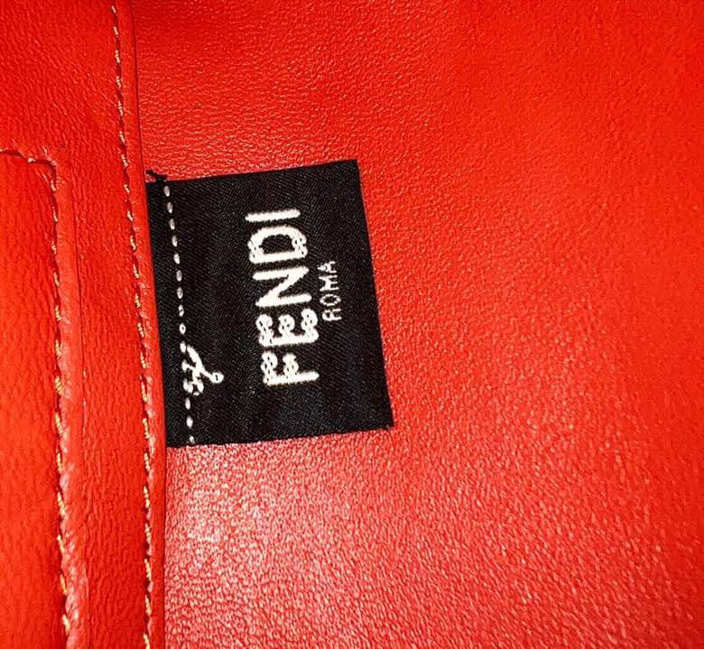Ziva's Charm handbag – detail view (12cm*10cm*19cm)