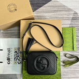 Side profile of classic refined women's handbag – women's everyday handbag