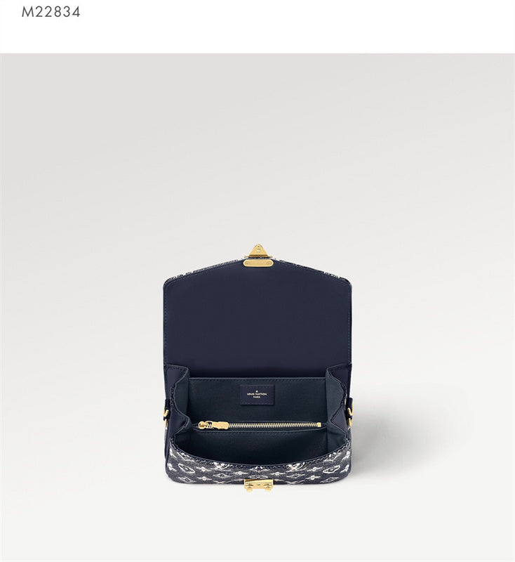  modern carryall bag detail view showing craftsmanship 14