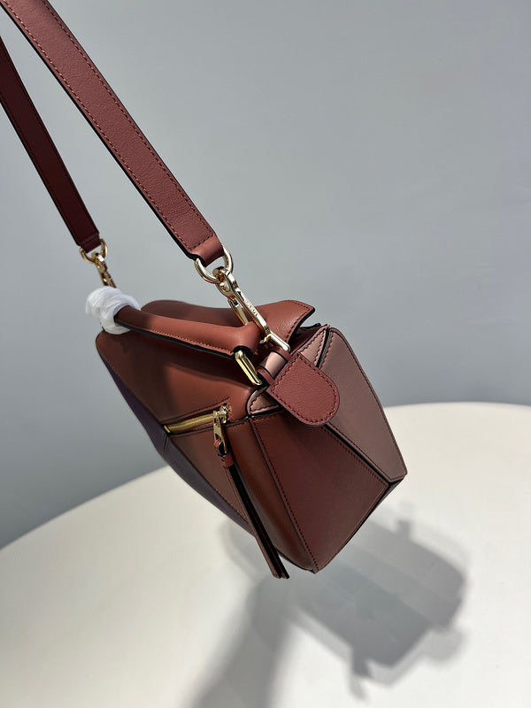 Ziva's Charm handbag – detail view (24cm*16.5cm*10.5cm)