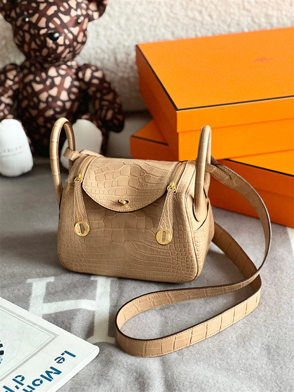  Chic satchel front view
