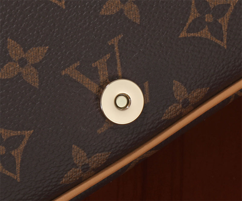 shoulder bag close-up of hardware and finish 11