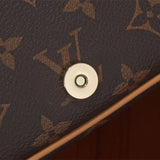  shoulder bag close-up of hardware and finish 11