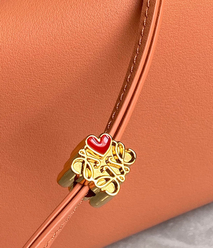 Ziva's Charm handbag – carry view (20.5cm*17cm*12.5cm)