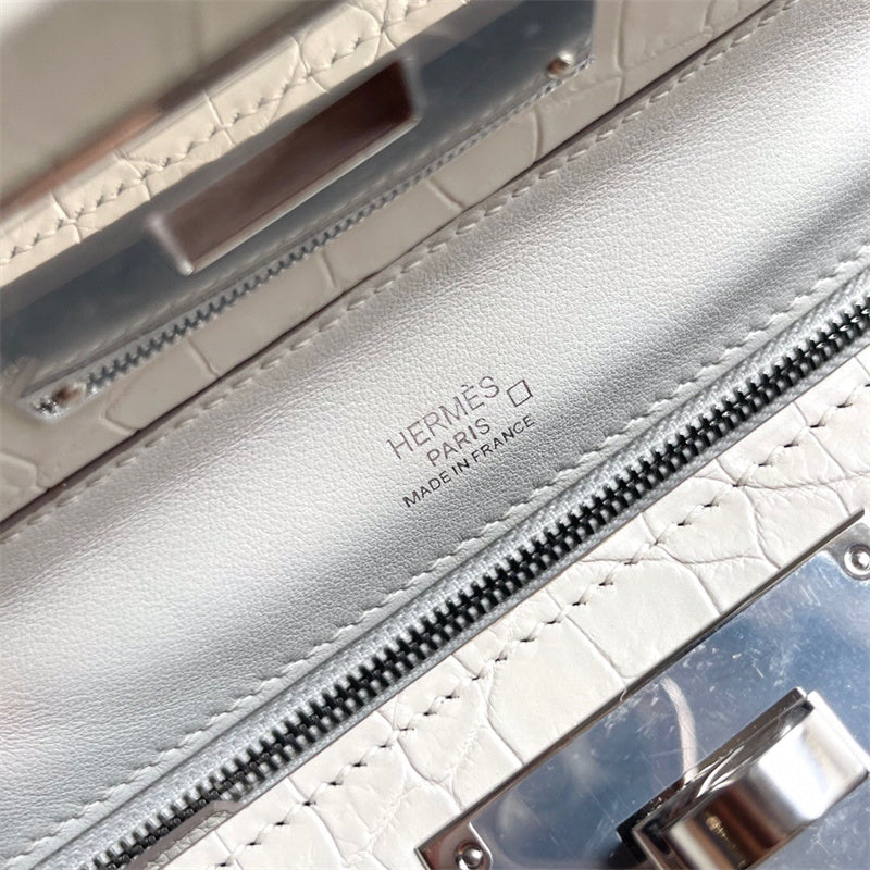  structured bag interior and compartment view 9