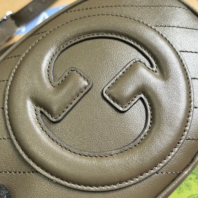Handle and strap detail of elevated signature women's handbag – women's premium purse