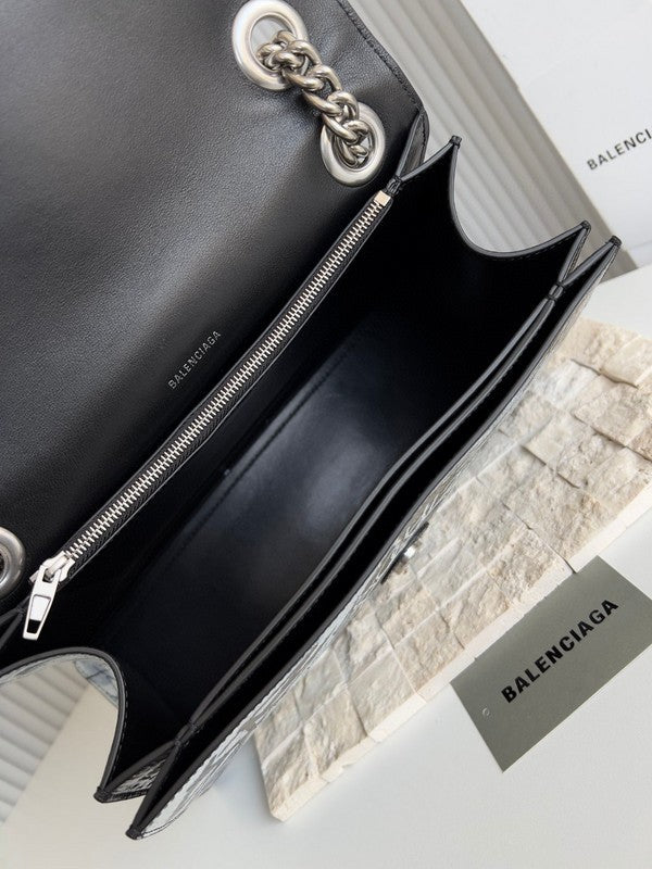 Zivas Charm Streamlined Design Fashion Handbag (Thoughtfully Structured Design) – Styled Look