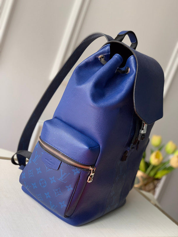 Handle and strap detail of elevated polished women's handbag – women's luxury handbag