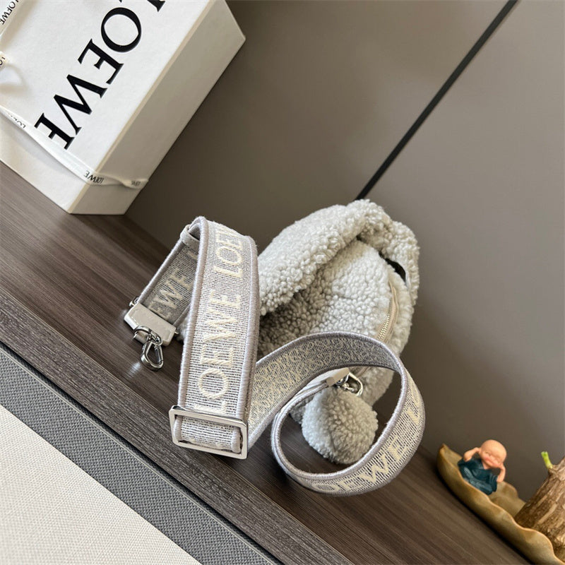 Ziva's Charm handbag – carry view (18cm*9cm*16.5cm)