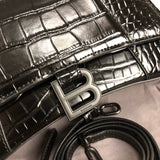 Handle and strap detail of premium sleek women's handbag – women's everyday handbag