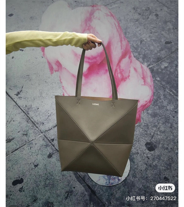 Ziva's Charm handbag – angled view (16.5cm*9.5cm*20cm)