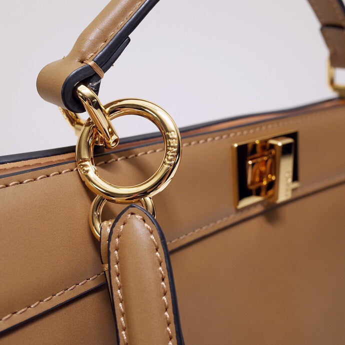 Ziva's Charm handbag – detail view (29cm*12cm*18.5cm)