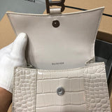 Zivas Charm Timeless Appeal Statement Handbag (Modern Wardrobe Staple) – Close-Up Detail
