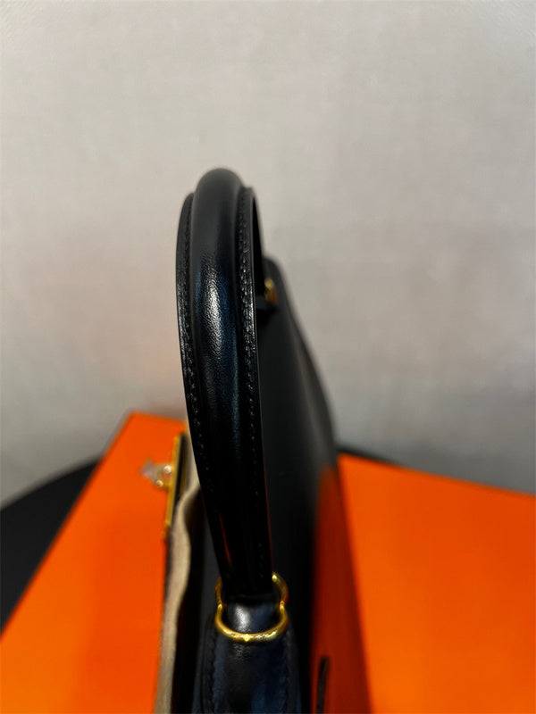  tote bag interior and compartment view