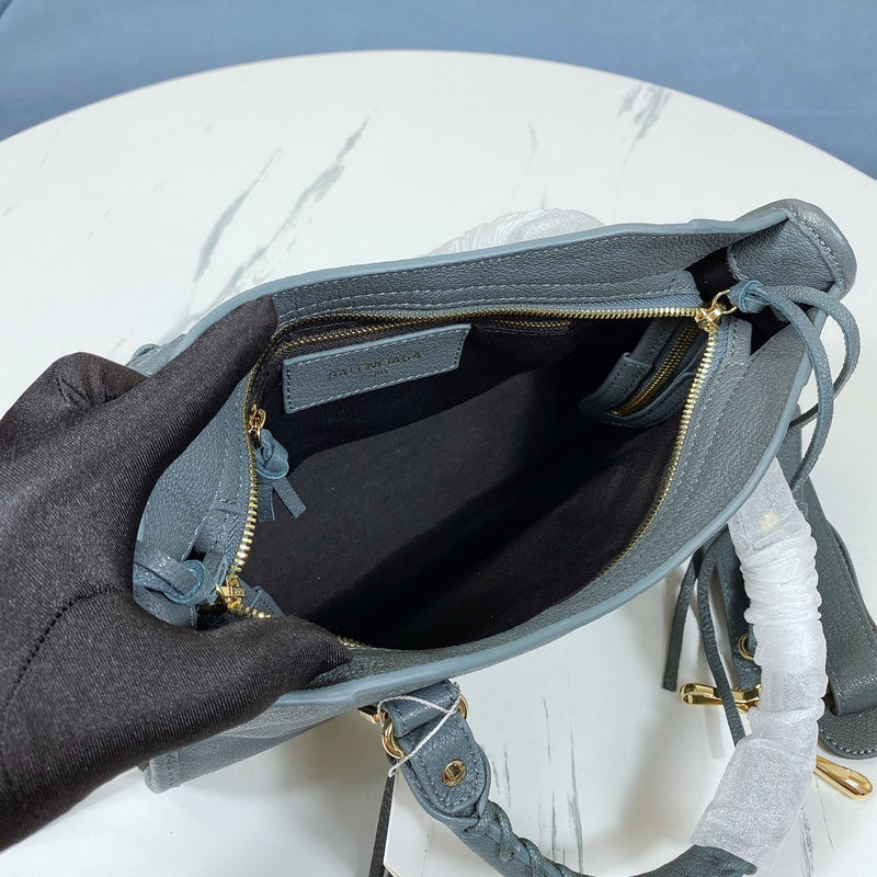 Zivas Charm Modern Edge Statement Handbag (Premium Everyday Carry) – Close-Up Detail