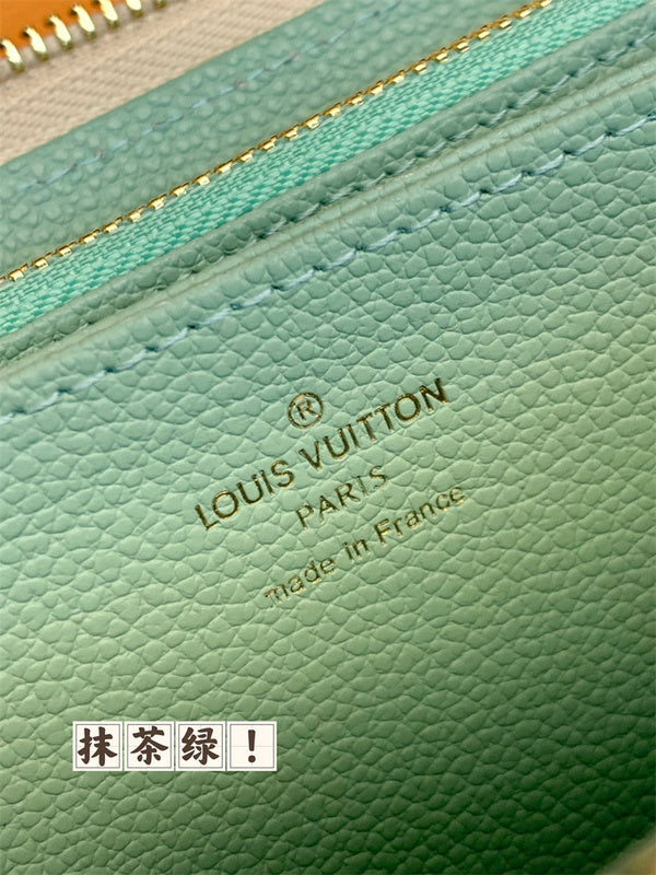  crossbody bag interior and compartment view 21