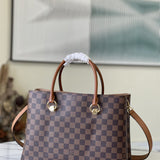  understated handbag detail view showing craftsmanship 14