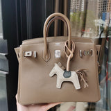  Streamlined everyday bag front view 7