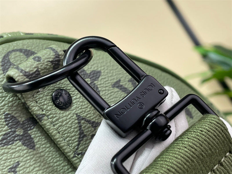  shoulder bag interior and compartment view 9