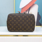 Handle and strap detail of signature structured women's handbag – women's luxury accessory