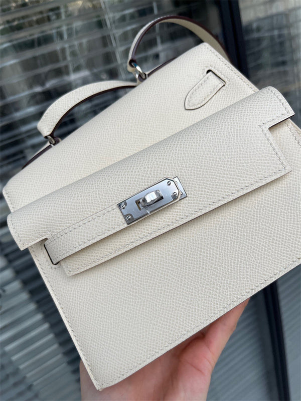  modern tote bag detail view showing craftsmanship