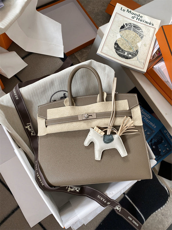 Timeless structured bag front view